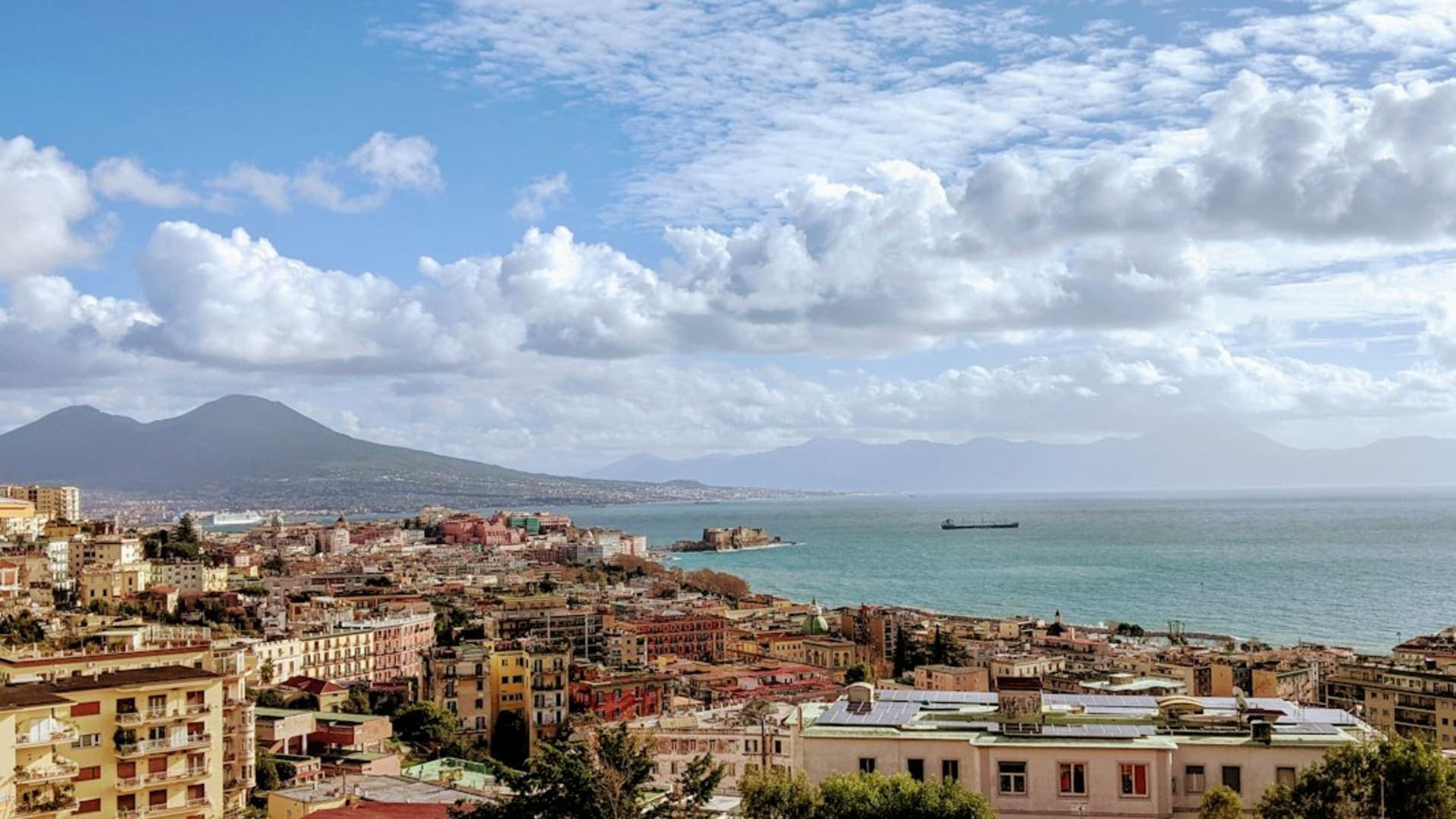 Napoli city skyline